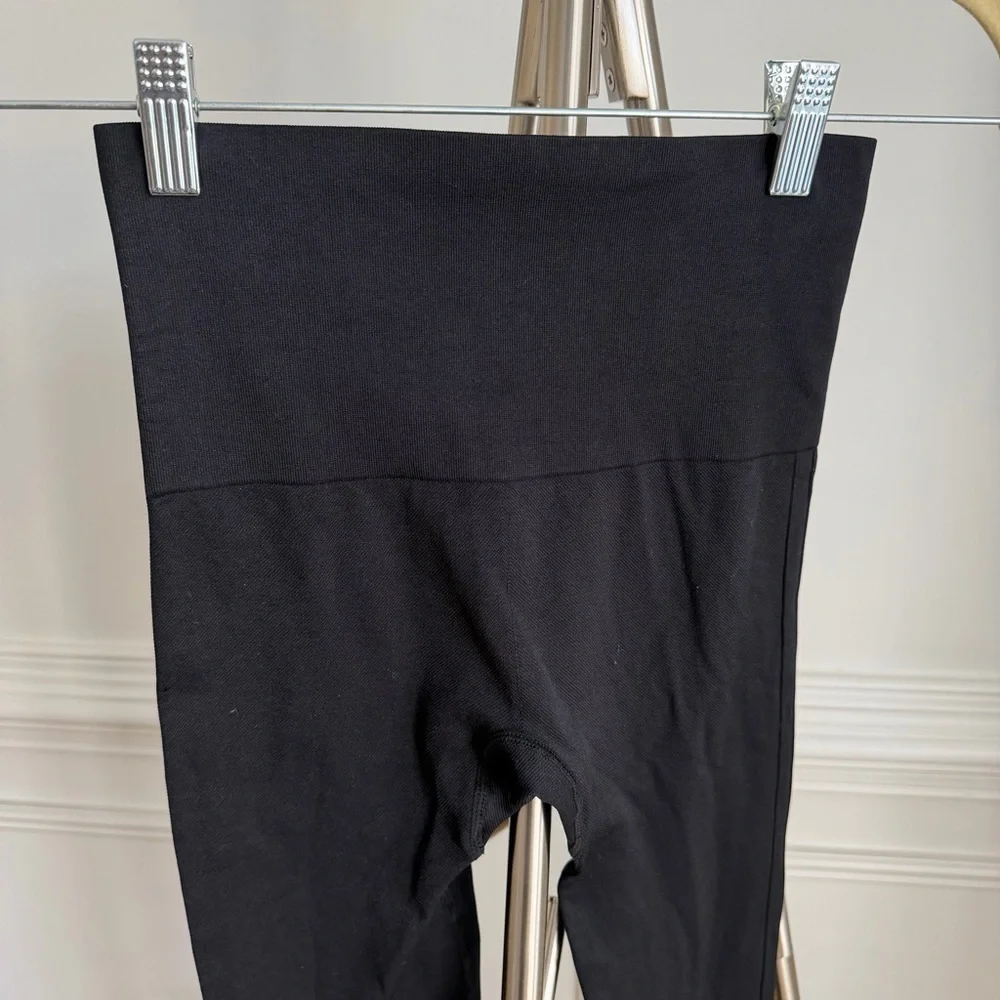 SPANXShape Black Ribbed Knit Leggings Small